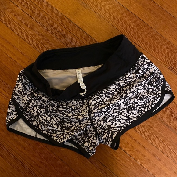 Lululemon Speed Up Short 2.5” (2) - Picture 1 of 3